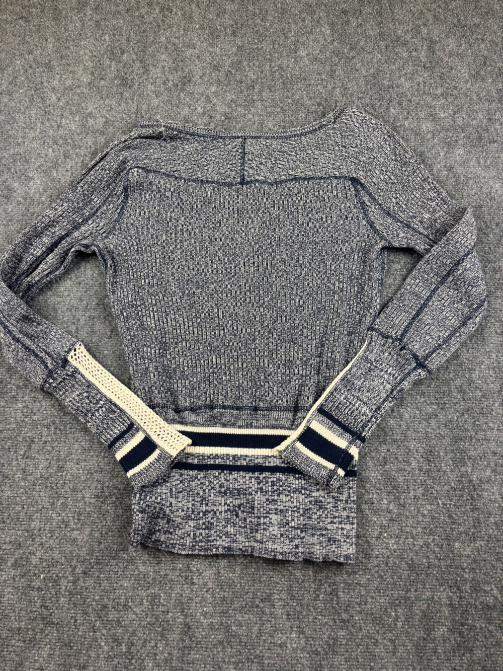 WE THE FREE Women’s Blue/Cream Sock Monkey Henley Top Crochet Cuff size: Medium - Picture 2 of 7